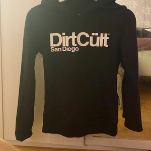 Hoodie  - Säljer den här jätte fina hoodien för att den inte kommer till användning längre , använt den några gånger❤️