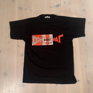 Vintage gosha rubchinskiy T-shirt  - Skick 7/10 trycket är relativt crackat, storlek M titter true to size! 