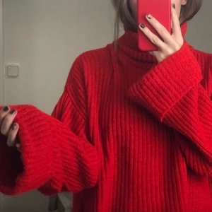 Stickad tröja - Superfin och skön stickad polotröja i storlek S/M. Knappt använd, alltså i väldigt bra skick. Nypris 399, mitt pris 200 + frakt🥰