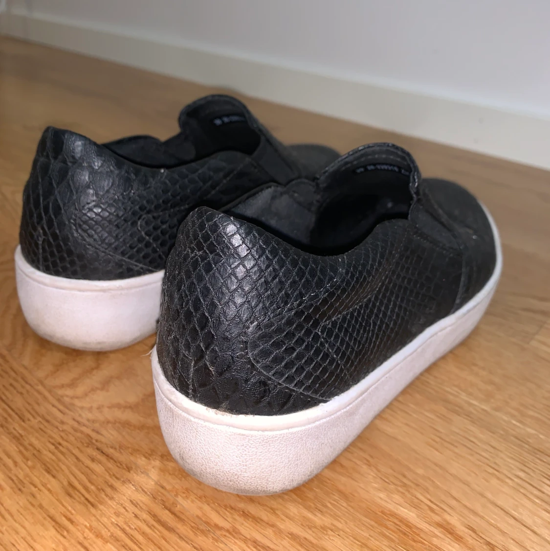 Svarta skin slip-ins - 90