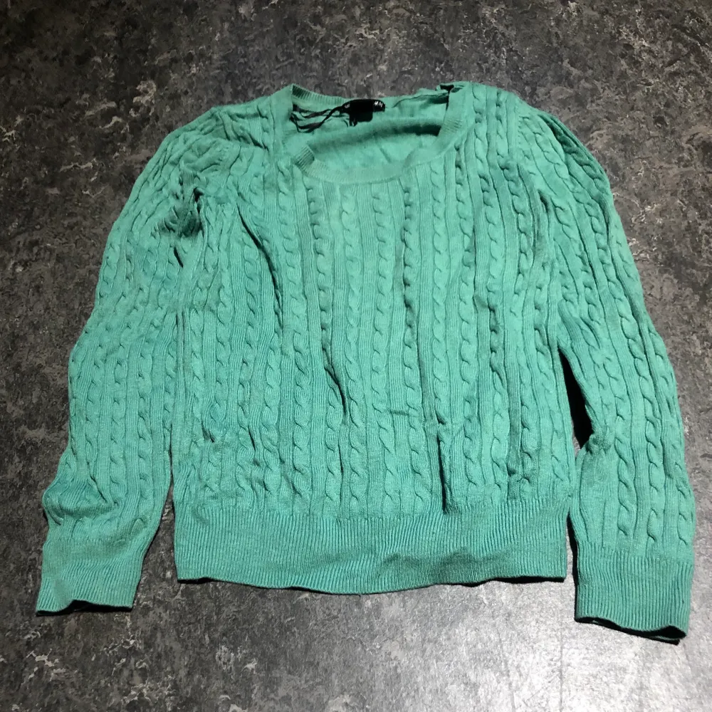 Tröja grön H&M allround tröja höst/vinter bh till vår/sommar utan. bh.. Tröjor & Koftor.