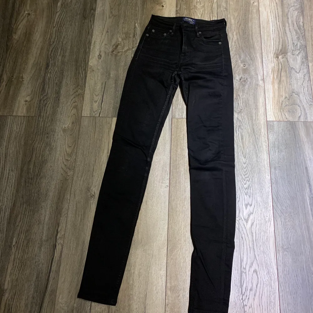 Säljer dessa crocker jeans, kan mötas upp och frakta men köparen får själv stå för fraktkostnaden! 🤍 (Endast seriösa köpare!) . Jeans & Byxor.