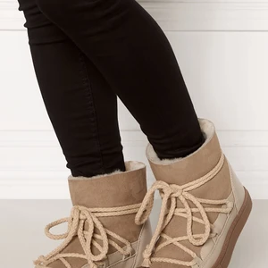 inuikki <3 - jag söker beiga inuikki boots i storleken 37!! hör jättegärna av er om ni har ett par som ni vill sälja eller om ni känner någon som säljer💘😜jag kan tänka mig betala ungefär högst 1500! och jag bryr mig inte vilket skick det är :))