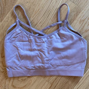Sport-BH XS/S - Superfin, lite för liten för mig nu för tiden. Vet inte märke men bra kvalitet