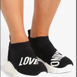 Love moschino 38 - Säljer mina love moschino skor. 