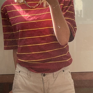 Weekday - Cool oversize t-shirt som knappt e använd 