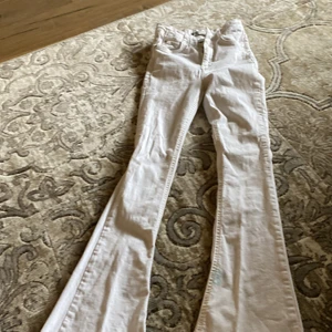 jeans  - vita jeans från gina storlek XS