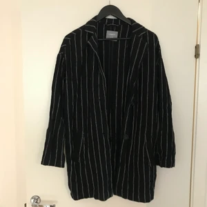 Oversize kavaj i linne - Oversize kavaj från Lindex storlek XS men är som sagt stor, i linne! 🖤