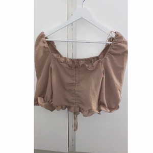 Blus, storlek XS - Är som en XXS, aldrig använd för att den har varit för liten för mig. Köpt på shien🥰 köparen står för frakten❤️