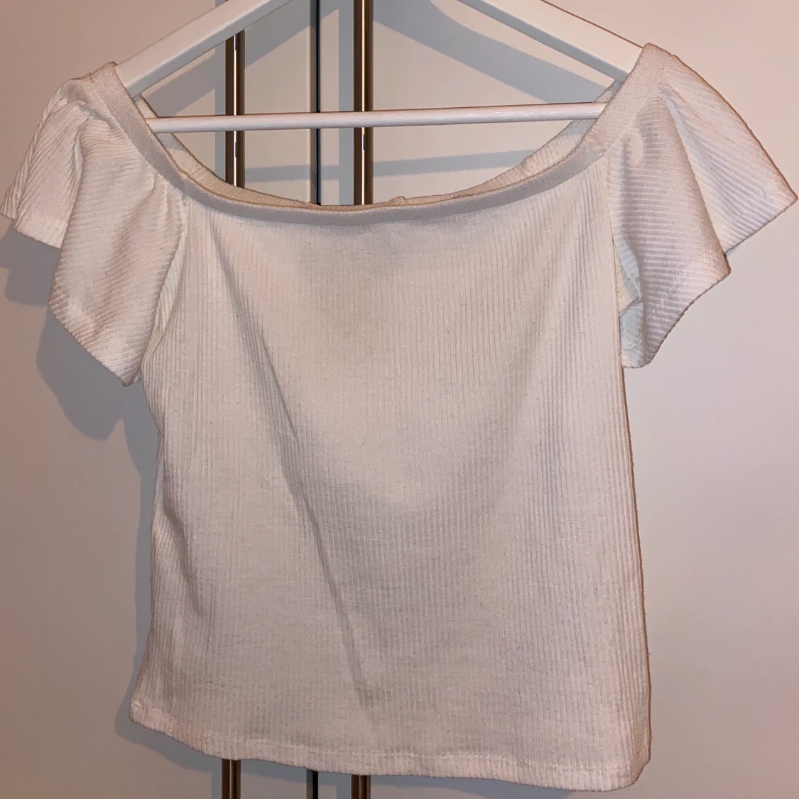 Vit off-shoulder topp - 90