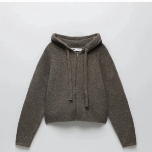 Zara stickad kofta - Säljer min snygga stickade kofta från zara. Finns inte kvar att köpa på hemsidan längre. I storleken S. Säljs för 150+frakt💕💕 Budgivning kan förekomma.