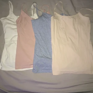 Fyra linnen!  - Säljer nu mina gamla linnen, 1 i grått, 1 i vitt, 1 i rosa samt 1 i beige! Har arvt dem så vet ej var alla är köpta samt hur många gånger linnena är använda men alla är utan hål och i bra skick ! (PRIS GÅR ATT FÖRHANDAS)