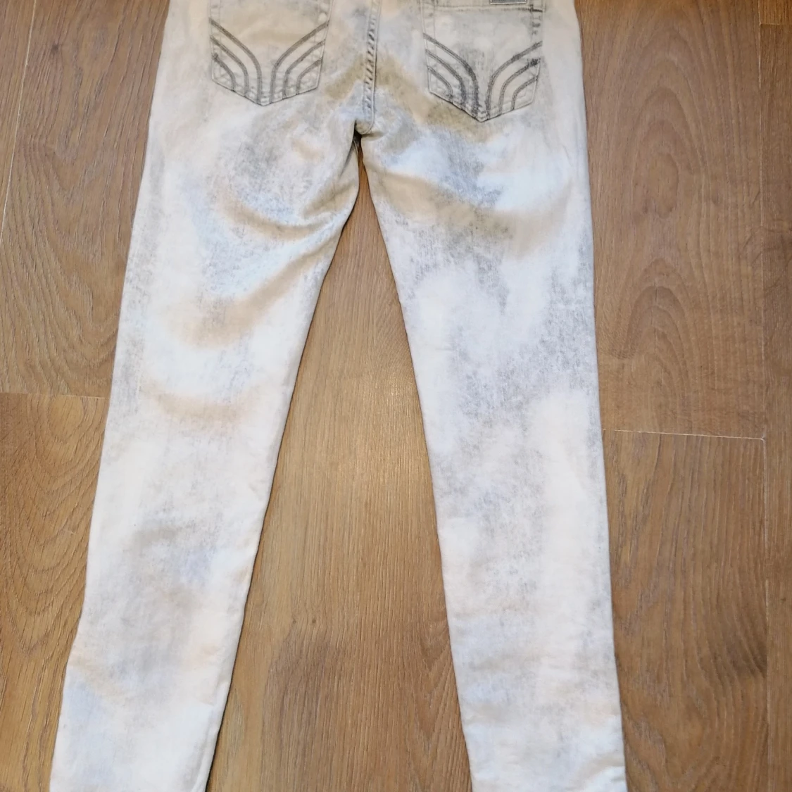 ARMANI EXCHANGE Gray Jeans US 8 - 90