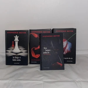 Böcker 📚  - Böckerna har jag fått som present så jag vet ej var det är köpta från! Böckerna har inget fel eller saknade sidor dom har lite streck och så på sig men man kan knappt se det. Jag säljer böckerna eftersom jag inte vill ha dom längre och är ej intresserad 