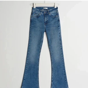 Bootcut jeans blå - Säljer dessa bootcut jeans från Gina pågrund av att de för små. Köpt för 500kr säljer för 100kr