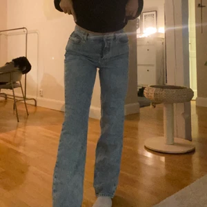 ASOS jeans - As balla jeans från ASOS design det är strl 28/32 men passar mig som har s/xs i byxor perfekt, använda max 5 ggr