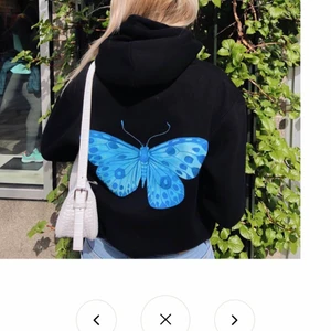 The cool elephant hoodie  - Säljer en the cool elephant hoodie som är svart med fjärils tryck på ryggen, i storlek M men sitter mer som en S 💞 350+frakt kan också mötas upp i Norrtälje.