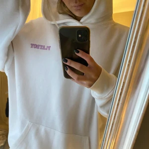 Playboy hoddie - Vit Playboy Hoodie, använd fåtal gånger🤍