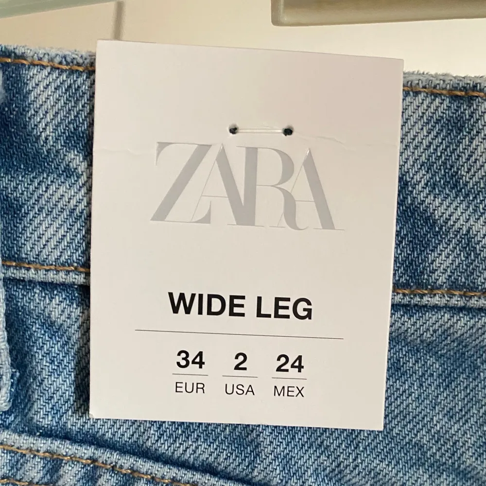 Säljer mina zara jeans då de inte kommer till användning, helt nya aldrig använt. Lappen sitter kvar. Jeans & Byxor.