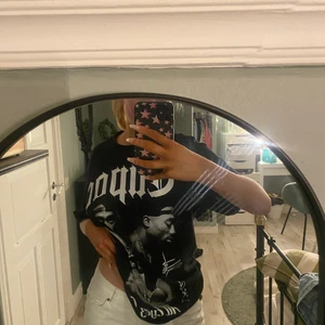 Tupac  - Snygg oanvänd Tupac t-shirt storlek S, från Zalando!! 