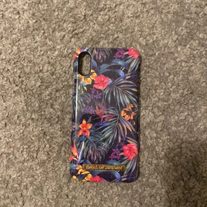 iPhone xs skal - Ett ideal of sweden mobil skal till iPhone xs. Pris: 60 kr, fri frakt 🚚 
