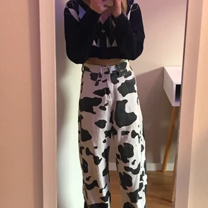 Ko jeans  - Ko mönstrade jeans i storlek xxs, använda några gånger. Säljer dem för 80kr plus frakt. 