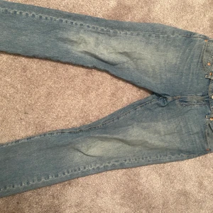 Levi’s 511 - Ljusblå levi’s jeans som tyvärr är för små på mig nu, varsamt använda.