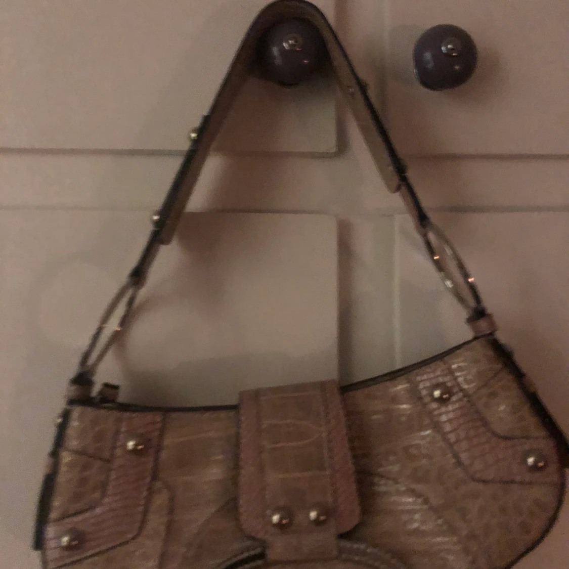 Guess handväska - 90