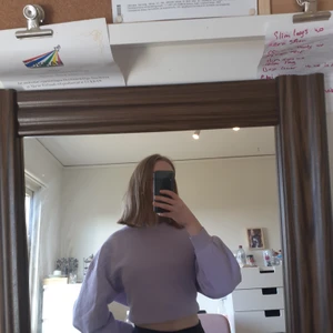 Suuperfin tröja - Suuperfin tjock tröja från gina tricot som tyvärr är för liten för mig. Den är i den ljuslila färgen som är jättepopulär nu. Använd men i bra skick😊😊 kostar 80kr + frakt 