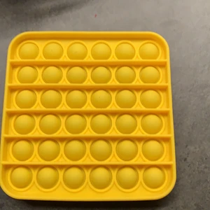 Pop it - Nu säljer jag lin pop it då jag inte använder den längre💕 jätte bra shick och använd endast ett fåtal gånger🐻