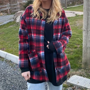 Rutig jacka  - Fin rutig jacka från asos, oversized i modellen. Strl S-M 🥰