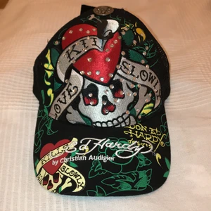 Ed Hardy keps - Asball Ed Hardy keps med prislapp kvar, går att justera storlek på baksidan. Buda från 200, köpare står för frakt🥰