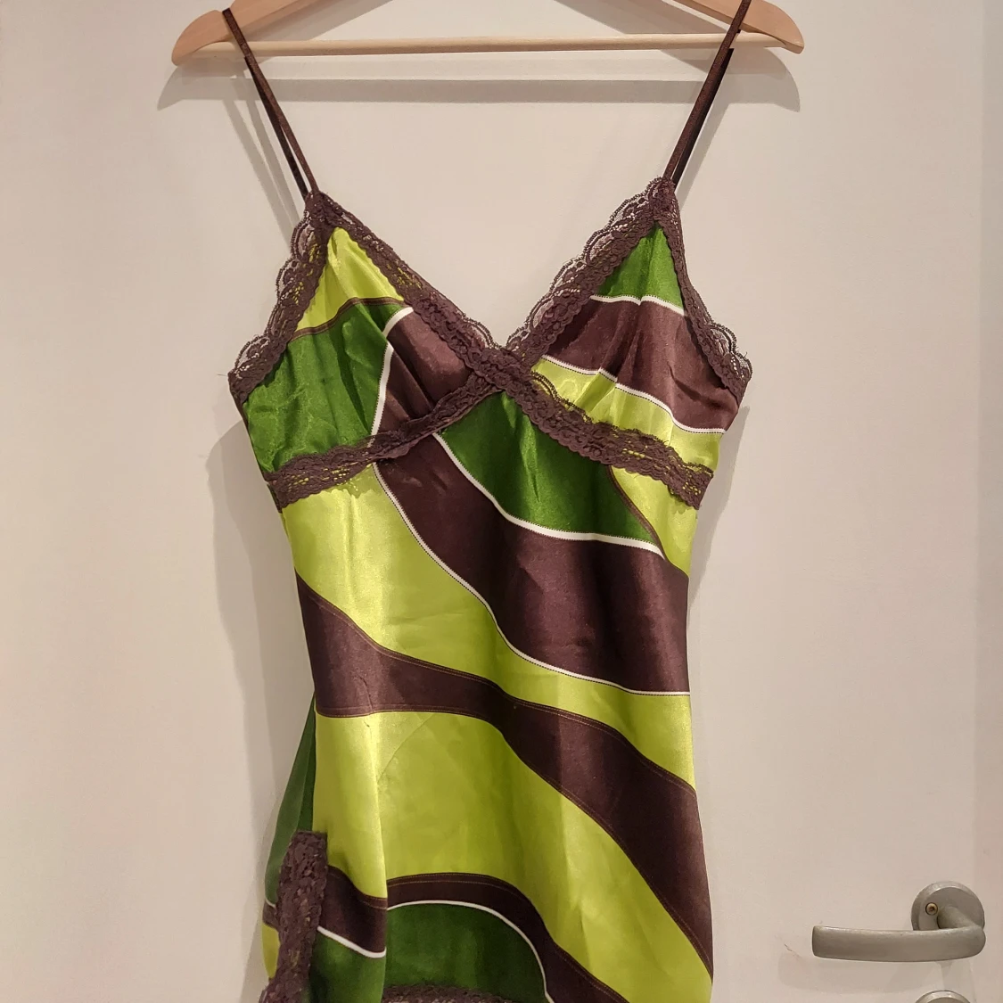 Brunt och grönt linne