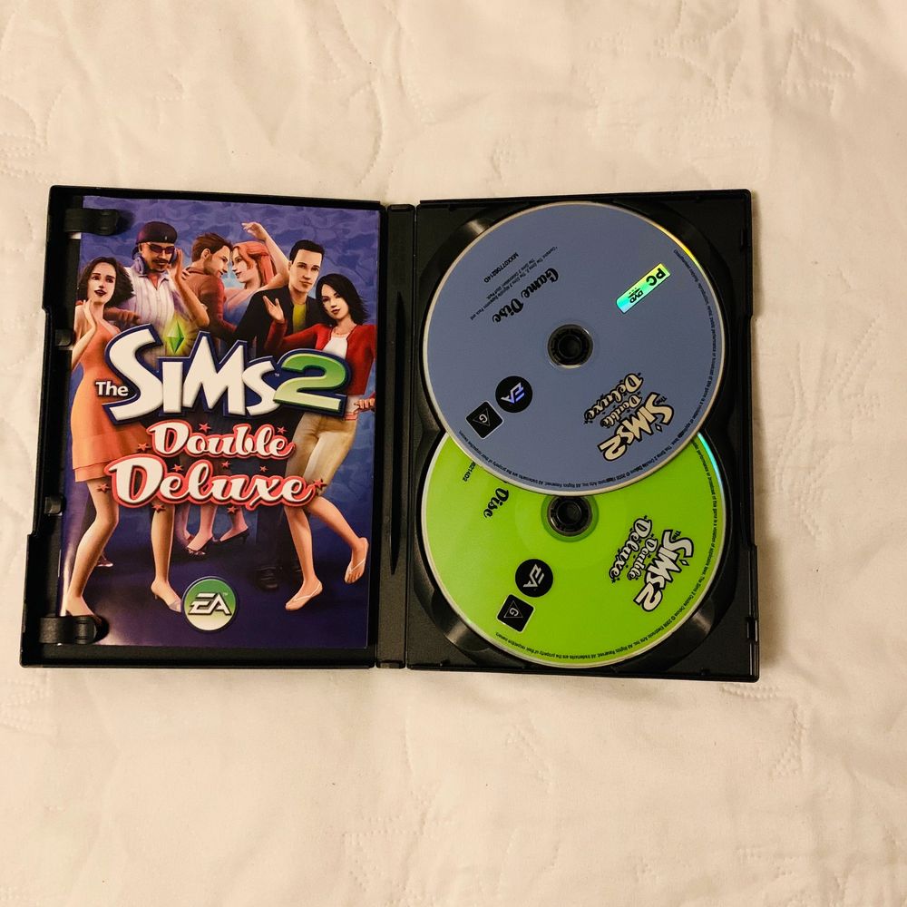 Sims 2 Double Deluxe (PC)  50kr.  Kolla gärna in mina andra inlägg, Vi intresse av fler varor så fixar jag ett bra paketpris!. Övrigt.