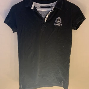 Ridpiké  - Svart piké som sitter som en xs, Använd några gånger💕 köparen står för frakt!