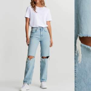 90s high waist jeans, nypris 599kr, st 36, säljer pga köpte fel storlek, använt en gång, köparen står för frakt 