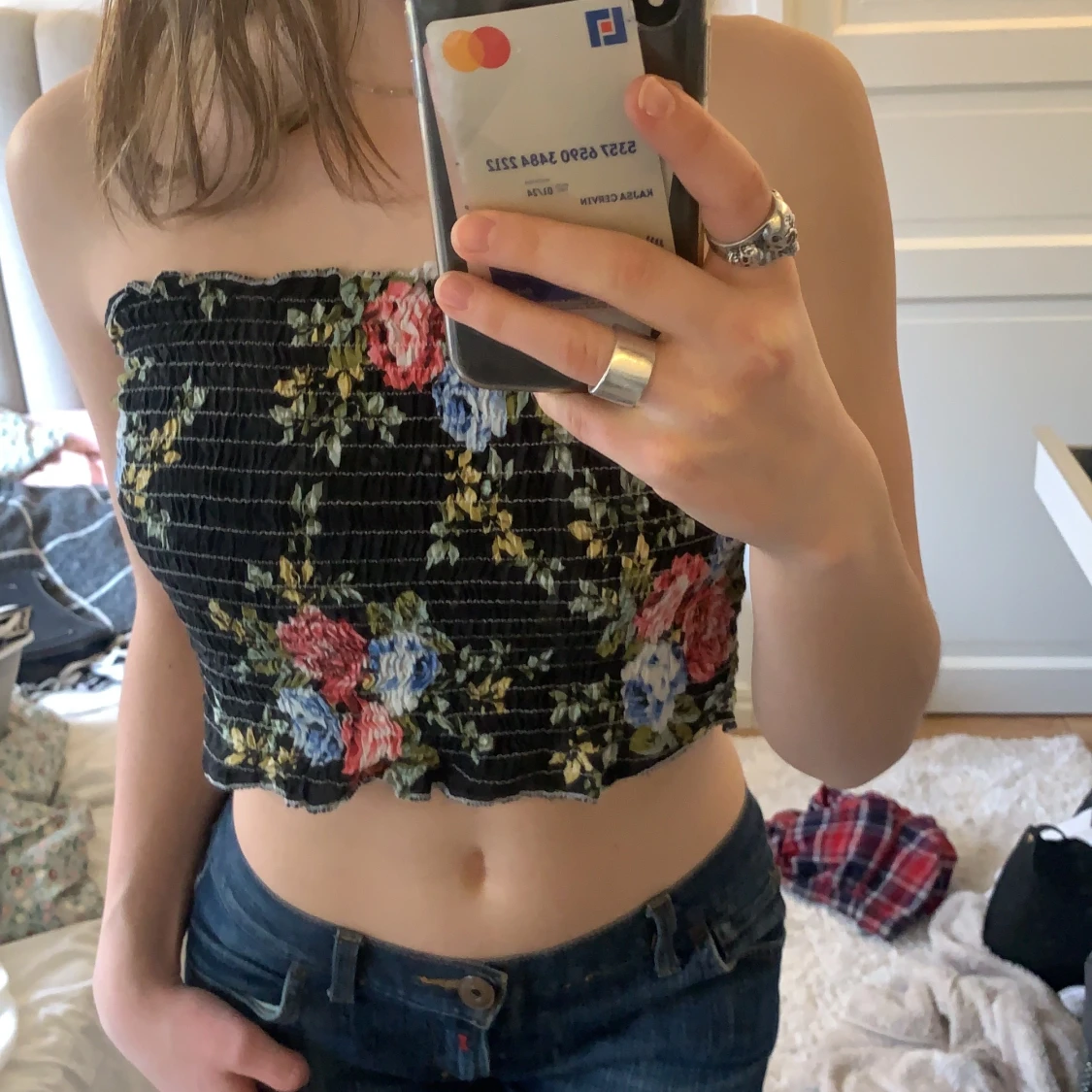 Ribbat blommigt svart ärmlöst linne - 90