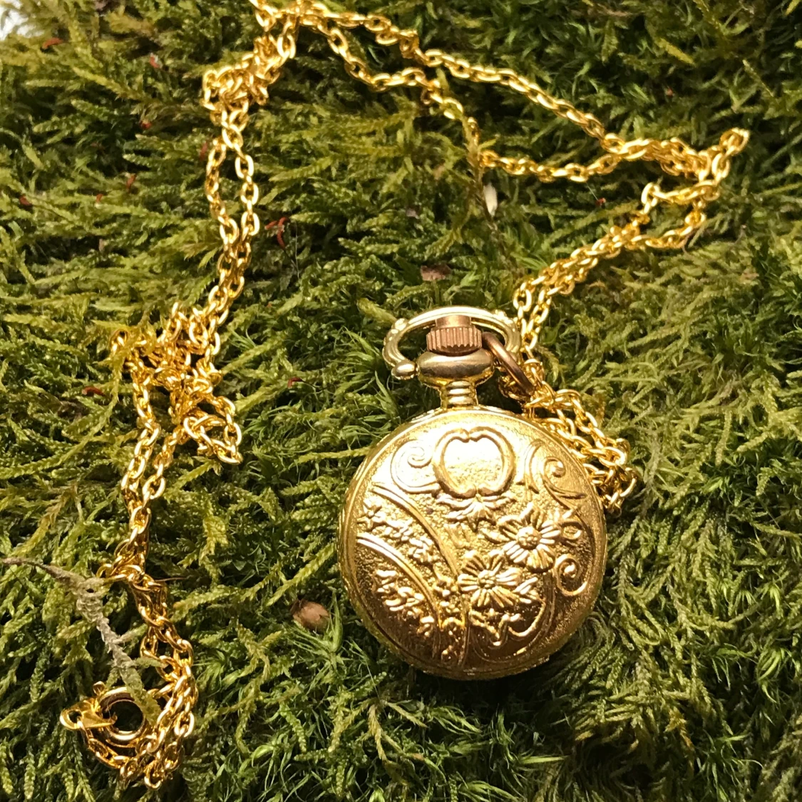 Guldigt klock smycke💛 - 91