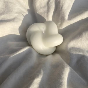 NYHET! - Ljuset ”Amanda”🤍✨ Finns i färgerna: Rosa, lila, vit, grön och röd