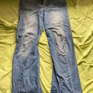 Vintage vida/bootcut levis jeans i storlek 31/32   Vet inte vilken modell men de är ganska lösa jeans Köpare betalar frakt