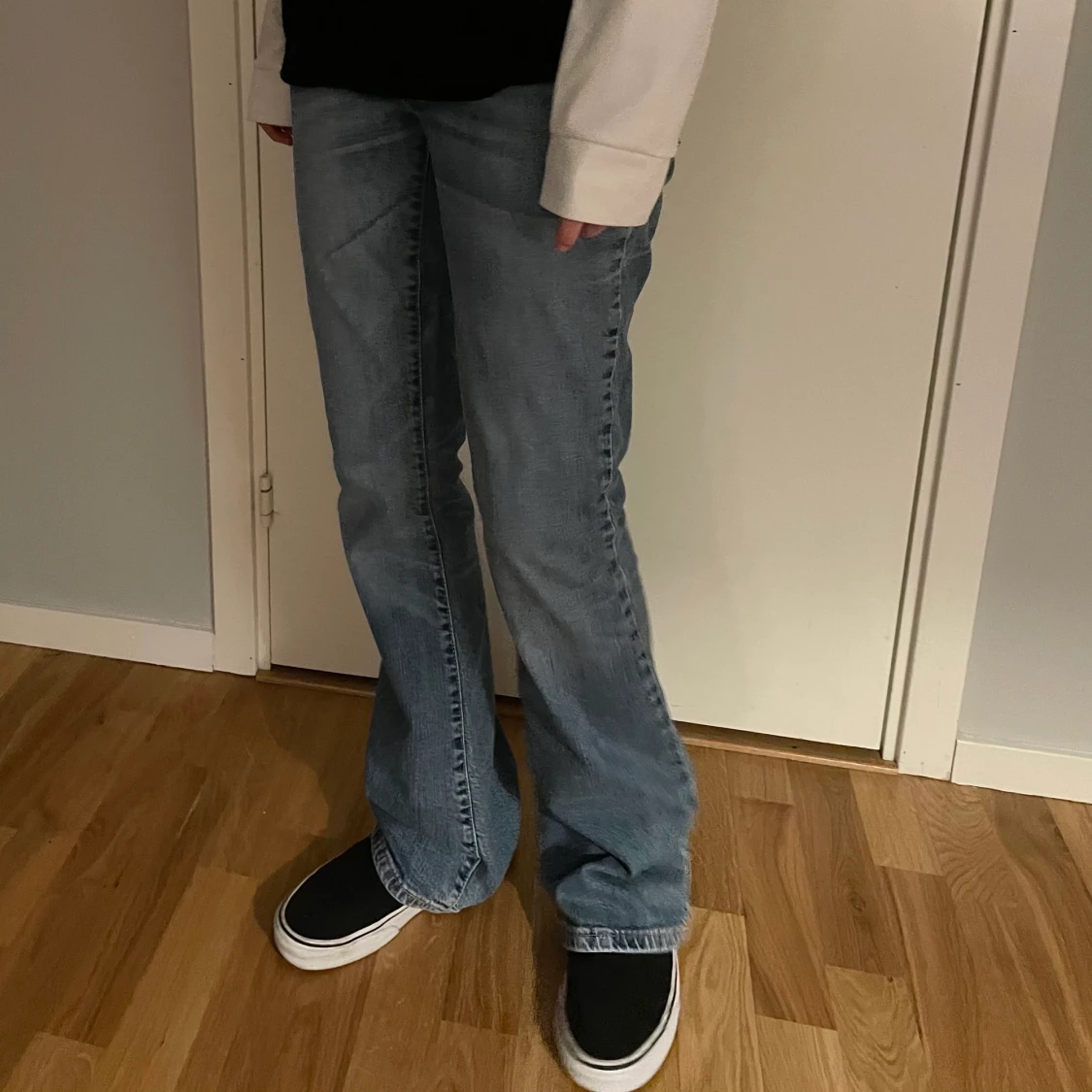 LEVI’S LOW/MIDRISE BOOTCUT JEANS - 90