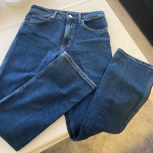 Byxor -bikbok  - Nästan oanvända, använda bara 2 gånger.  Storlek = S.     Pris= 170