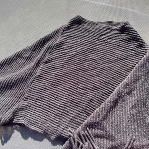 poncho - svart stickad poncho 