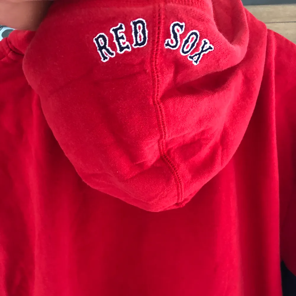 Unik och cool vintage hoodie från basboll-laget Boston Red Sox. Passar L. Tröjor & Koftor.