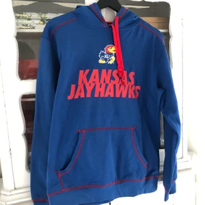 Kansas Jayhawks Vintage Hoodie S - Unik och cool vintage hoodie av Amrikanska basketlaget Kanskas Jayhawks. Passar S