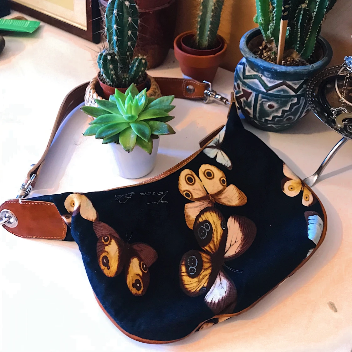 Söt Vintage Designer axelbandsväska med fjärilar Tosca Blu -svart