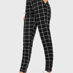 Byxor  - Byxor med fickor, Aldrig använda.  Pris= 95 kr storlek M