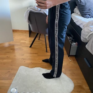 Nike  - Säljer dessa träningsbyxor från Nike pro. Använda Max 2ggr. 