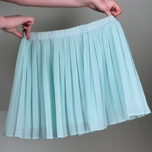 Kjol - ‼️‼️🦋 lagt ut MASSA nytt så in och checka min sida🦋‼️‼️ 📦Fraktar med spårbar frakt för 66 kr, får plats med många plagg i samma paket så frakten blir samma oavsett om du köper 1 plagg eller 5📦 ❇️den 12 mars doneras ALLT till välgörenhet så passa på❇️