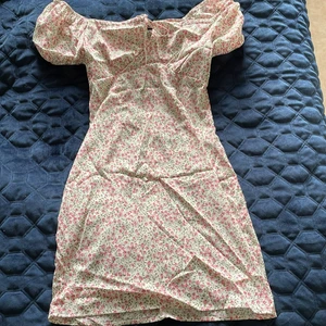 Sommar Klänning - Det är en klänning från Shein. Jätte fin, aldrig använd men de är inte stretch i klänning 